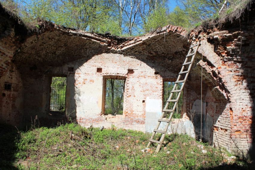 Церковь Казанской иконы Божией Матери, Маковцы (Дзержинский район, Калужская область). интерьер и убранство, Северный фасад средней части в интерьере