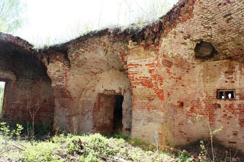 Церковь Казанской иконы Божией Матери, Маковцы (Дзержинский район, Калужская область). интерьер и убранство, Западная стена средней части в интерьере
