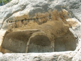 Эски-Кермен, урочище. Неизвестный пещерный храм в форме трилистника