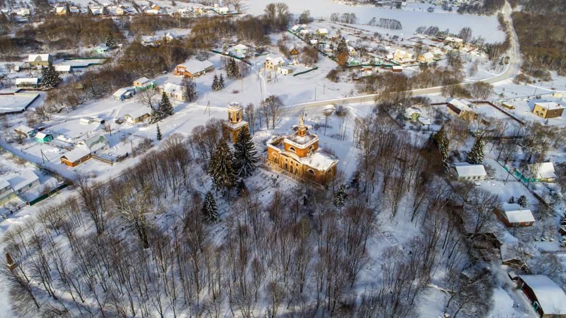 Церковь Спаса Нерукотворного Образа, Аксиньино (Венёвский район, Тульская область). общий вид в ландшафте