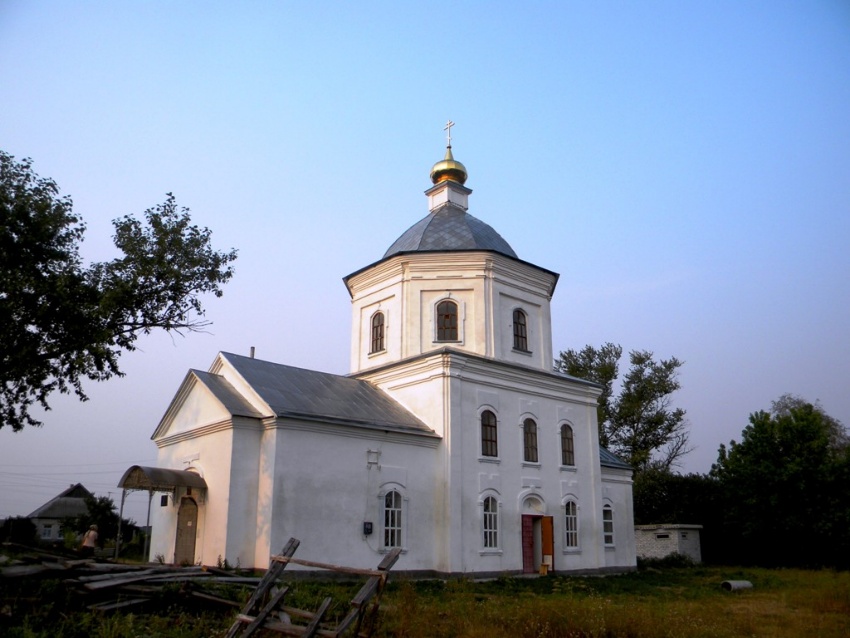 Церковь Покрова Пресвятой Богородицы, Жидеевка (Железногорский район, Курская область). общий вид в ландшафте