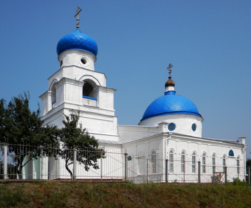 Церковь Георгия Победоносца, Дерюгино (Дмитриевский район, Курская область). общий вид в ландшафте