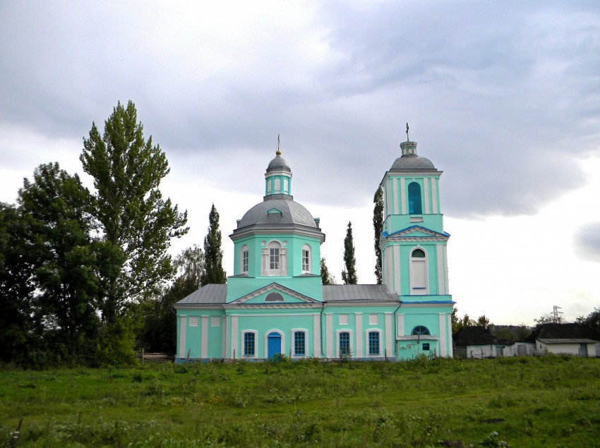 Церковь Покрова Пресвятой Богородицы, Красная Долина (Касторенский район, Курская область). общий вид в ландшафте, Фото храма после ремонта