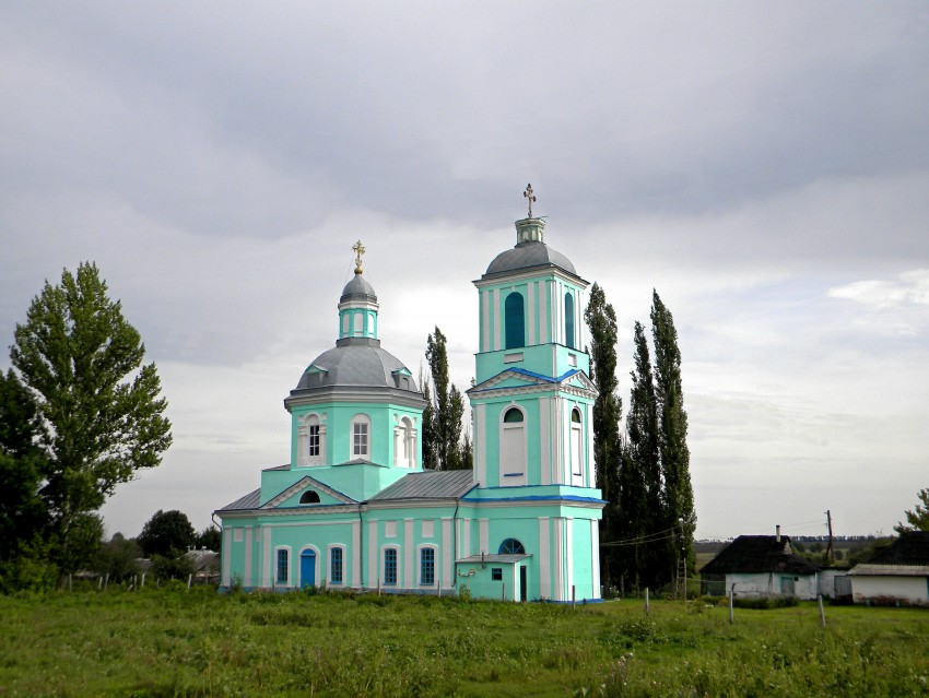 Церковь Покрова Пресвятой Богородицы, Красная Долина (Касторенский район, Курская область). общий вид в ландшафте, Фото храма после ремонта