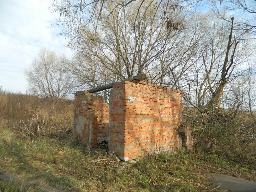Церковь Успения Пресвятой Богородицы, Мягкое (Серебряно-Прудский городской округ, Московская область). дополнительная информация, Недостроенная надкладезная часовня вмц. Параскевы (Пятницы)