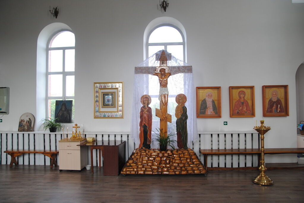 Церковь Космы и Дамиана, Верх-Чебула (Чебулинский район, Кемеровская область). интерьер и убранство, Левая сторона храма