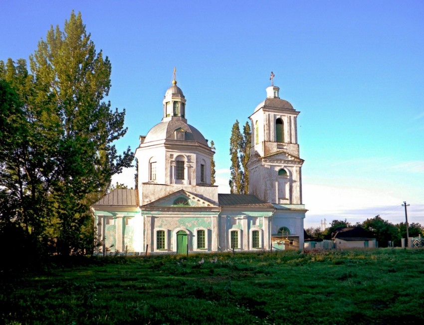 Церковь Покрова Пресвятой Богородицы, Красная Долина (Касторенский район, Курская область). общий вид в ландшафте