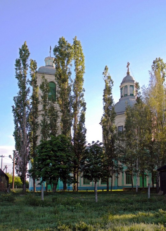 Церковь Покрова Пресвятой Богородицы, Красная Долина (Касторенский район, Курская область). общий вид в ландшафте