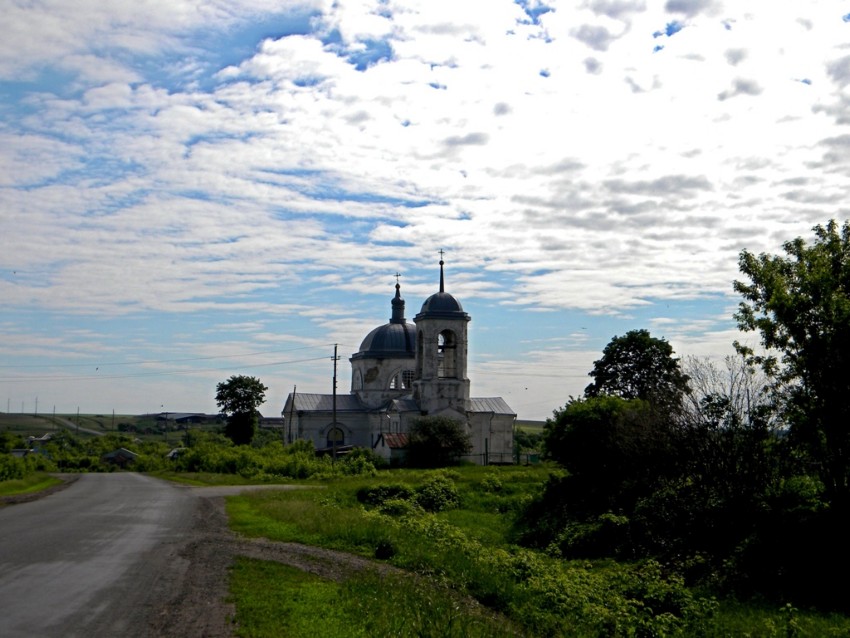 Успенка. Церковь Димитрия Солунского. общий вид в ландшафте