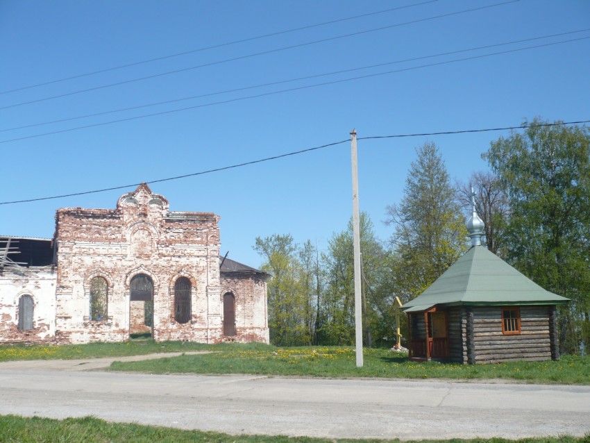 Ивановское. Церковь Рождества Пресвятой Богородицы. общий вид в ландшафте