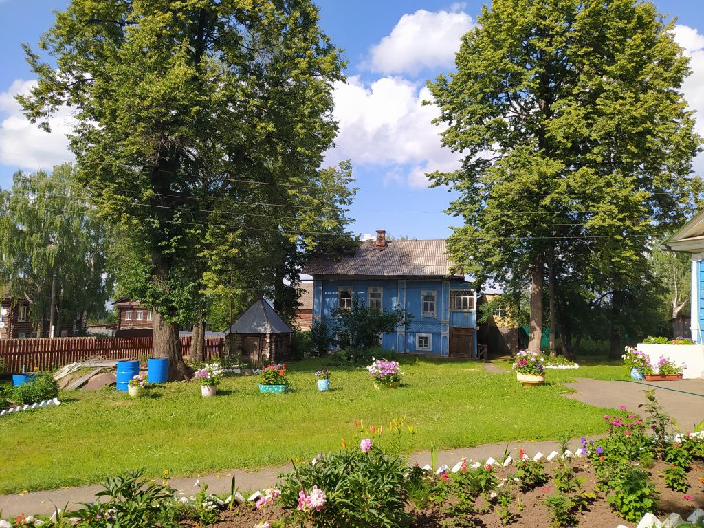 Церковь Благовещения Пресвятой Богородицы, Ильинский (Ильинский район, Пермский край). дополнительная информация, территория храма
