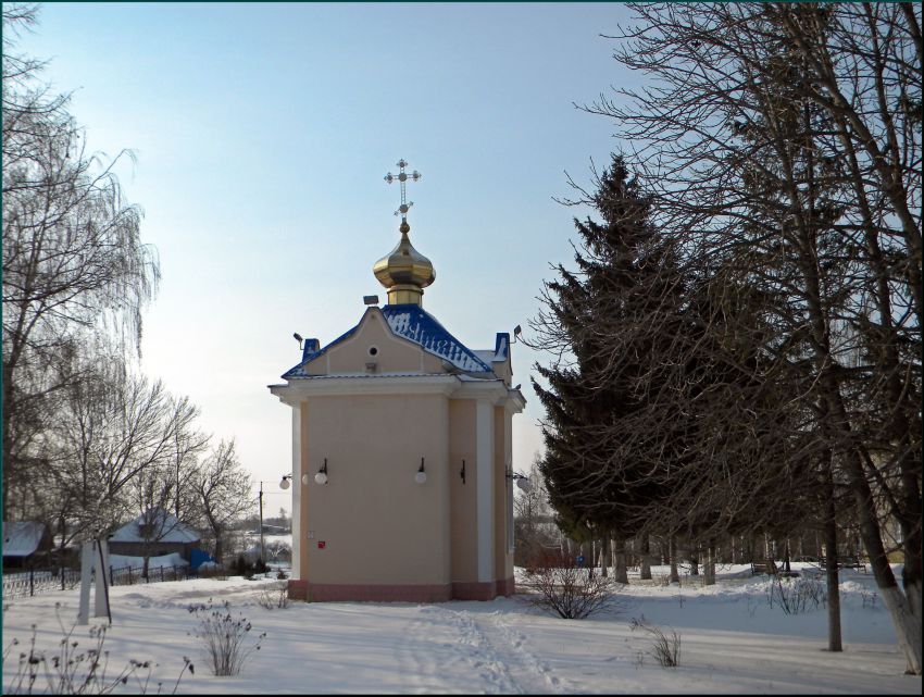 Часовня Митрофана Воронежского, Графовка (Краснояружский район, Белгородская область). общий вид в ландшафте