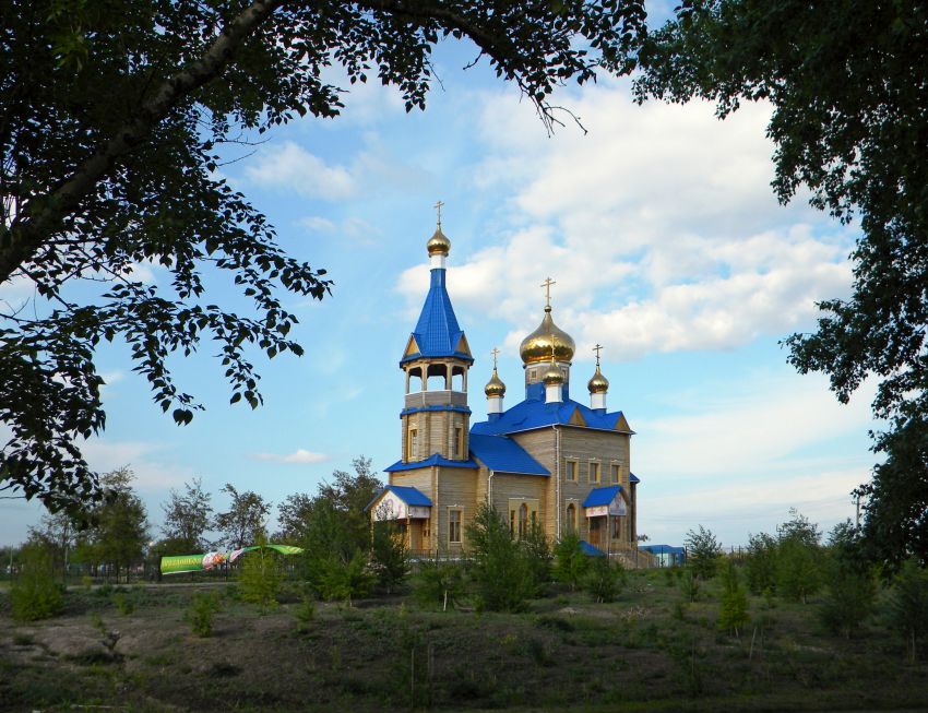 Айдар. Церковь Андрея Первозванного. общий вид в ландшафте