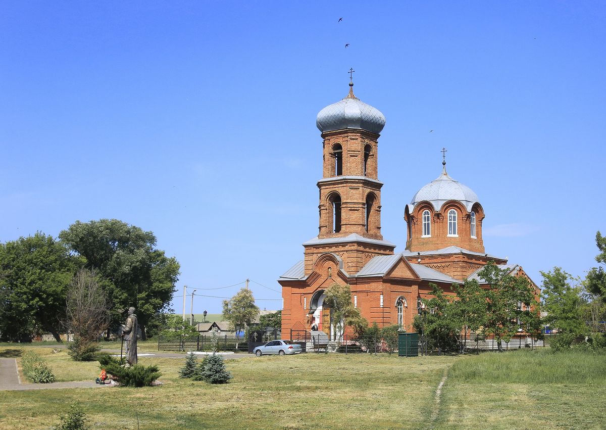 Церковь Тихона Задонского, Нижняя Серебрянка (Ровеньский район, Белгородская область). общий вид в ландшафте