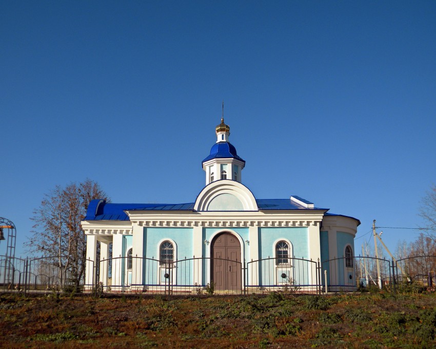 Луценково. Церковь Успения Пресвятой Богородицы. общий вид в ландшафте