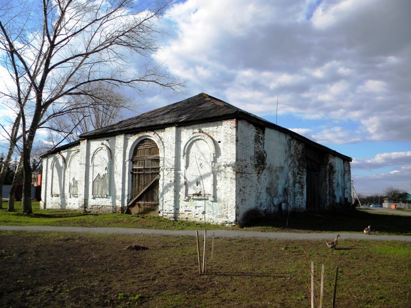 Поповка. Церковь Александра Невского. общий вид в ландшафте