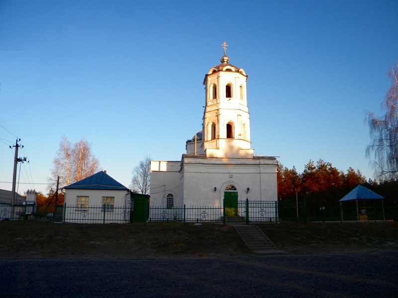 Церковь Троицы Живоначальной, Гнилое (Чернянский район, Белгородская область). общий вид в ландшафте