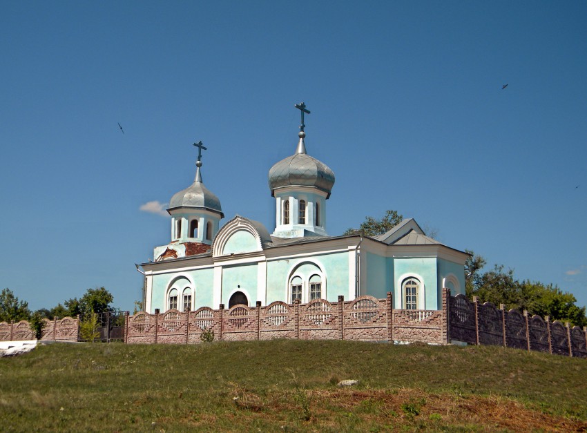 Ольшанка. Церковь Троицы Живоначальной. общий вид в ландшафте