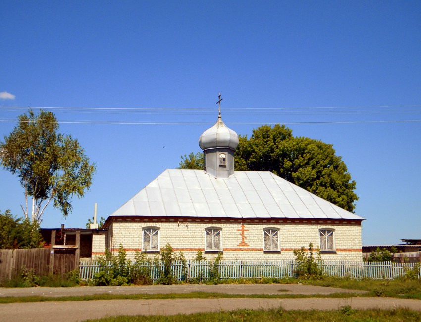 Церковь Троицы Живоначальной, Ольшанка (Чернянский район, Белгородская область). дополнительная информация, Приспособленное здание в котором проходили богослужения до возведения храма.