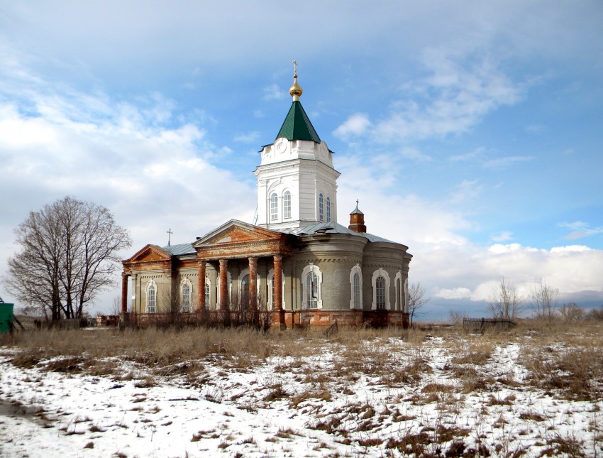 Булановка. Церковь Троицы Живоначальной. общий вид в ландшафте