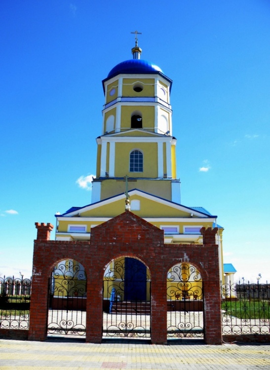 Церковь Петра и Павла, Неклюдово (Шебекинский район, Белгородская область). общий вид в ландшафте