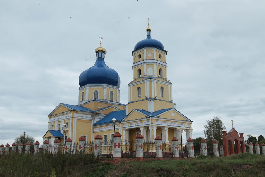 Церковь Петра и Павла, Неклюдово (Шебекинский район, Белгородская область). общий вид в ландшафте, Вид с северо-западной стороны