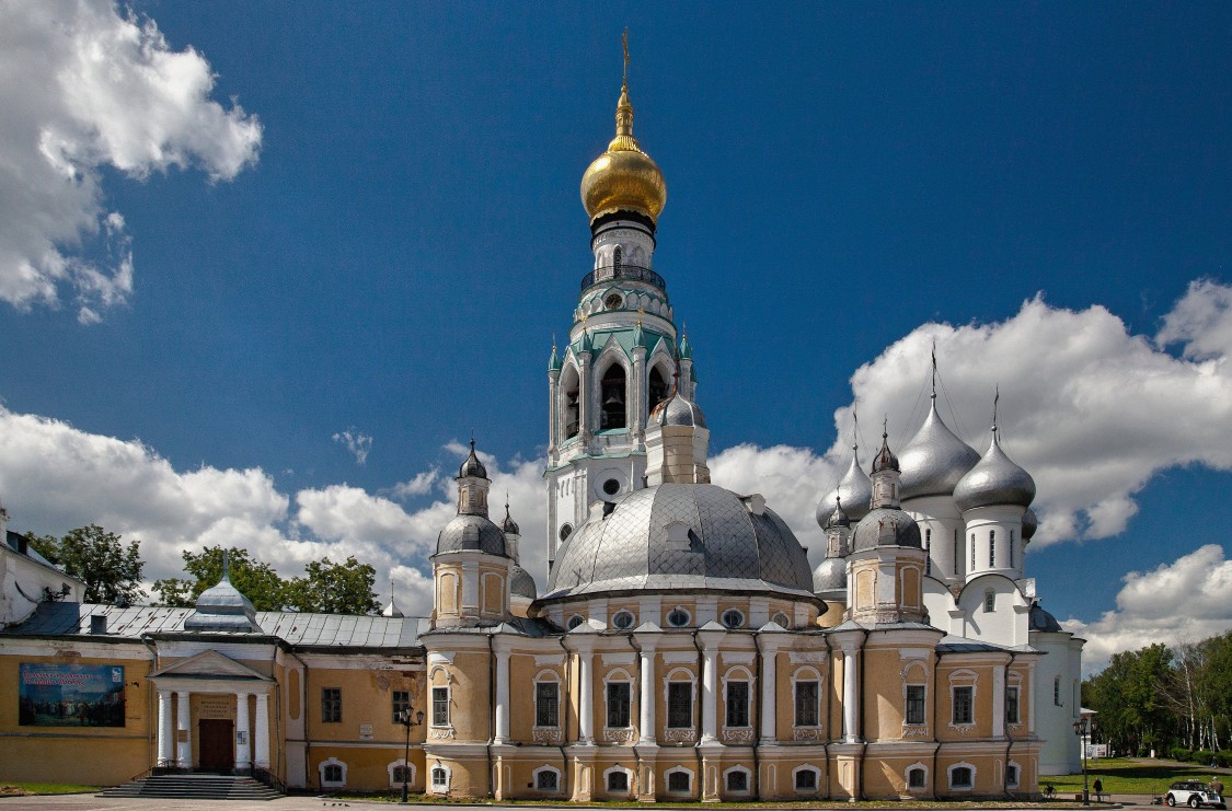 Вологда. Архиерейский двор. фасады