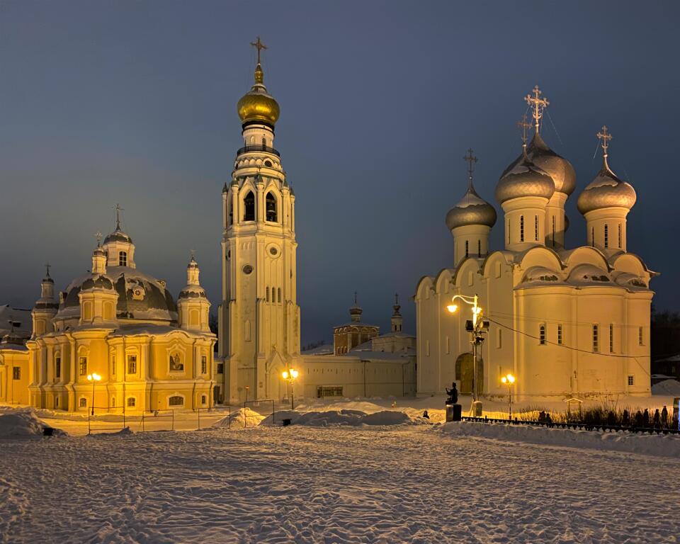 Ночной вид от памятника Батюшкову, художественные фотографии. Архиерейский двор, Вологда (Вологда, город, Вологодская область)