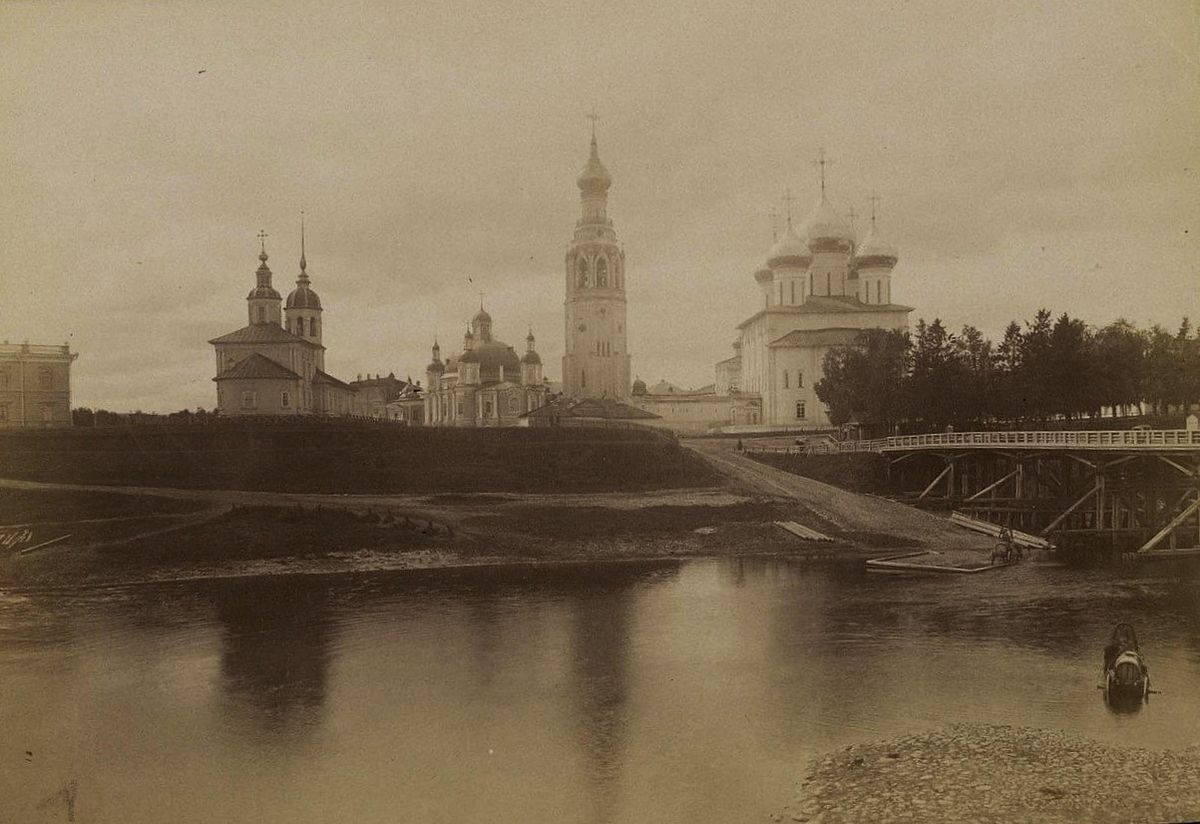 Софийский собор и Архирейский двор. Фото Жюля Легра. 1894 г., архивная фотография. Архиерейский двор, Вологда (Вологда, город, Вологодская область)