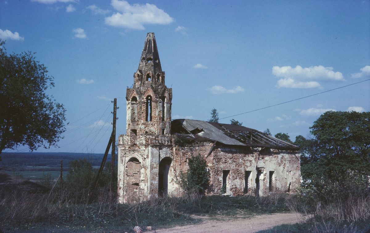 фасады. Церковь Троицы Живоначальной, Красино-Убережное (Ясногорский район, Тульская область)