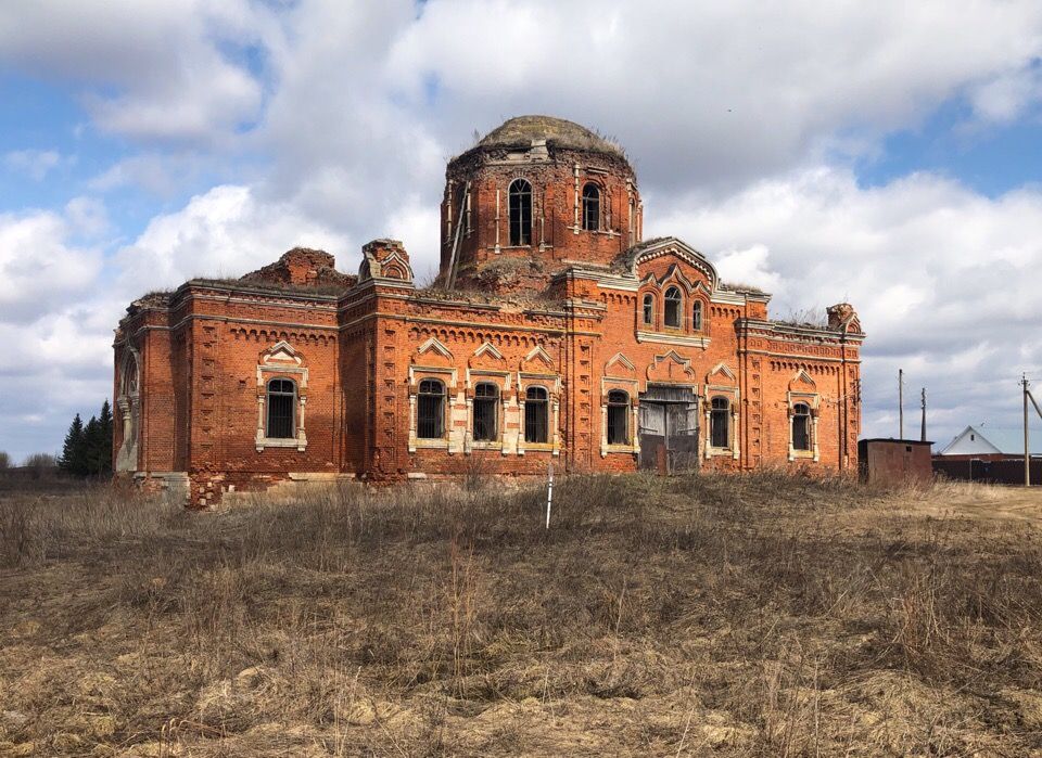 Денисово. Церковь Покрова Пресвятой Богородицы. общий вид в ландшафте