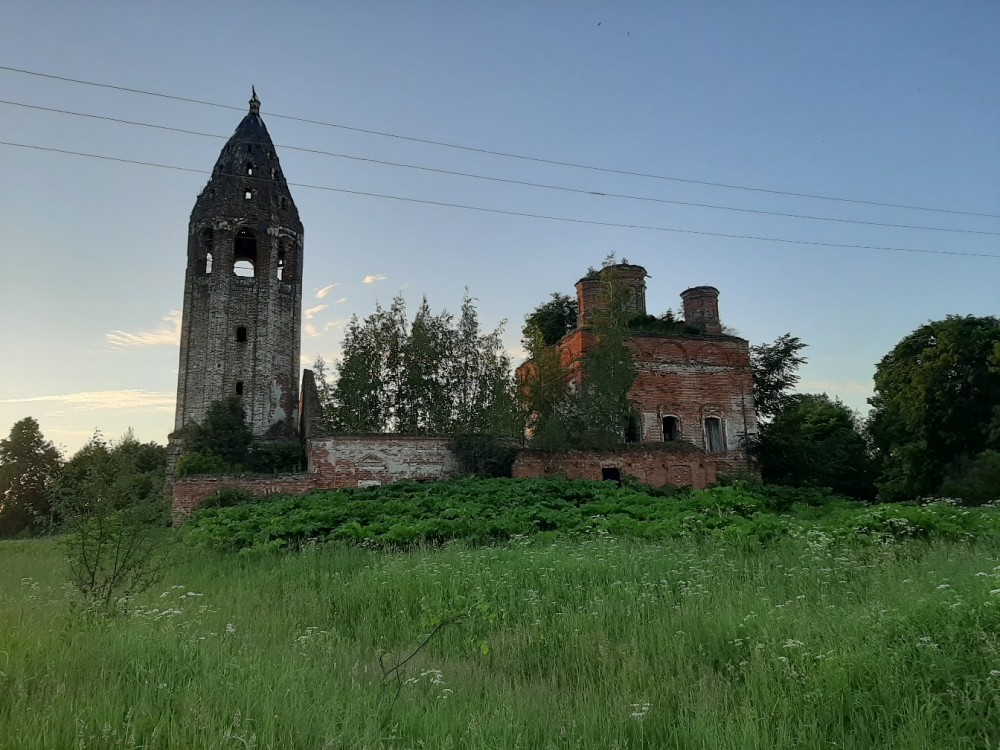 Поемечье. Церковь Троицы Живоначальной. фасады