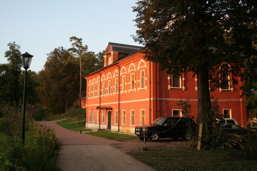 Скит преподобного Саввы, Звенигород (Одинцовский городской округ и ЗАТО Власиха, Краснознаменск, Московская область). дополнительная информация, Келейный корпус