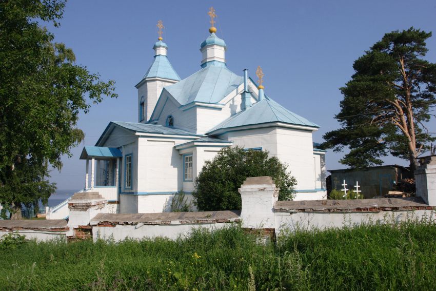 Усть-Гаревая. Церковь Рождества Христова. общий вид в ландшафте