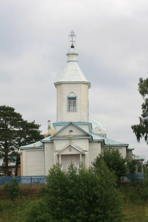 Усть-Гаревая. Церковь Рождества Христова. общий вид в ландшафте
