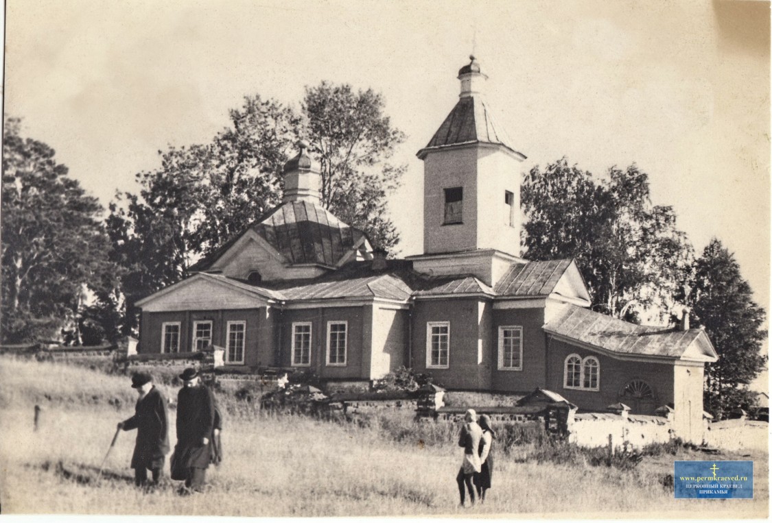 Церковь Рождества Христова, Усть-Гаревая (Добрянка, город, Пермский край). архивная фотография, фото с сайта http://permkraeved.ru/forum/user/3/post/all/?PAGEN_1=3