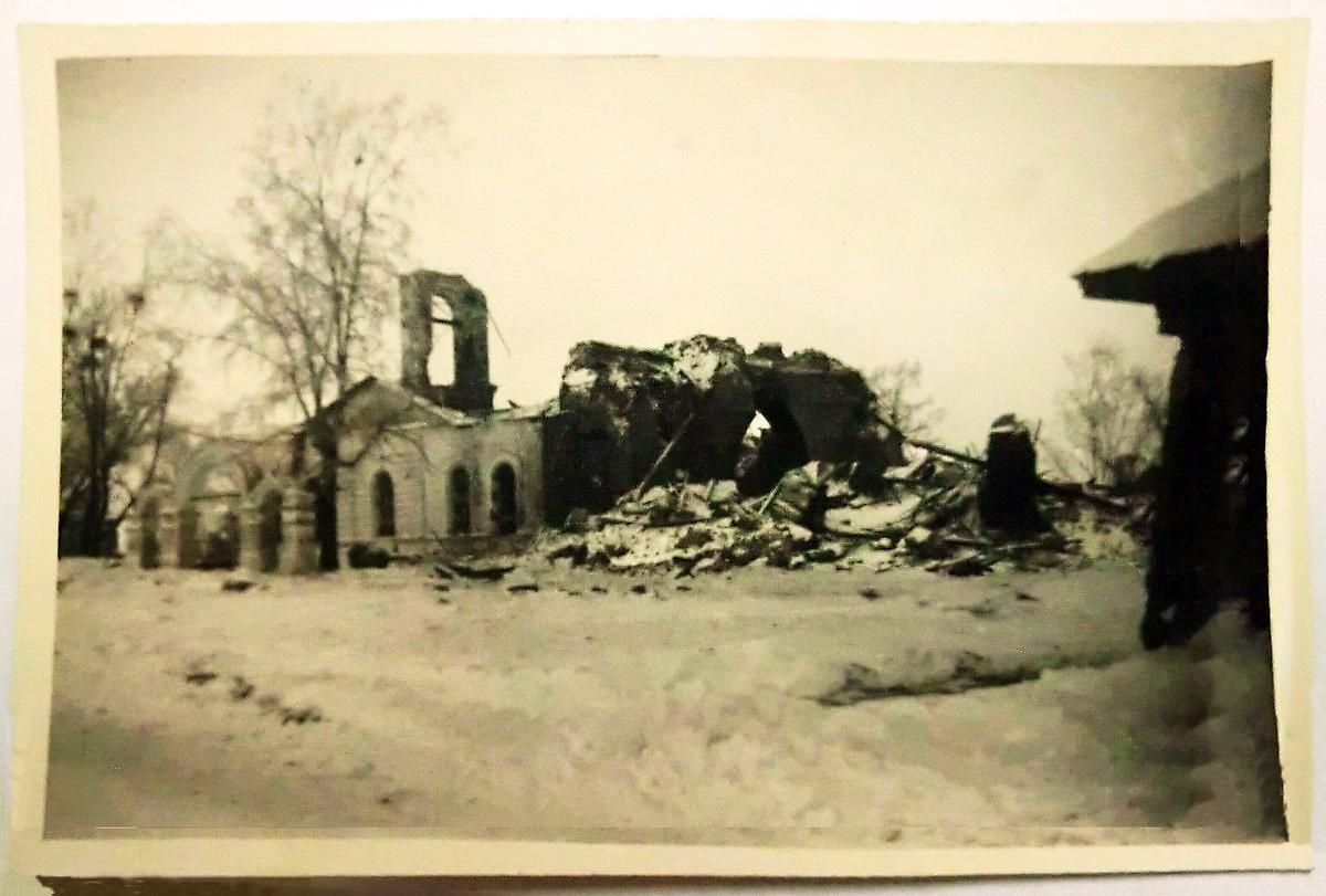 Фото 1942 г. с аукциона e-bay.de, архивная фотография. Церковь Троицы Живоначальной, Никифоровское (Зубцовский район, Тверская область)