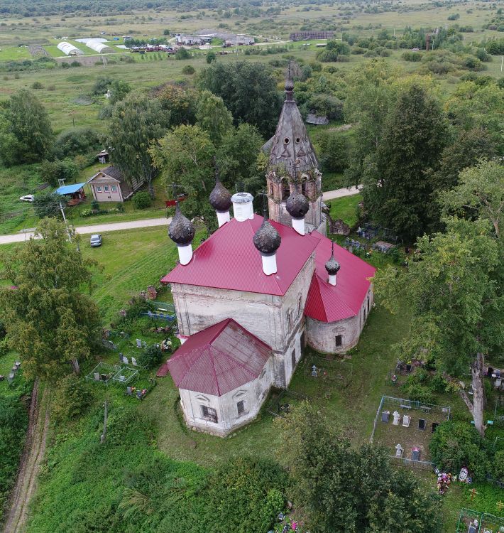 Бухалово. Церковь Успения Пресвятой Богородицы. общий вид в ландшафте