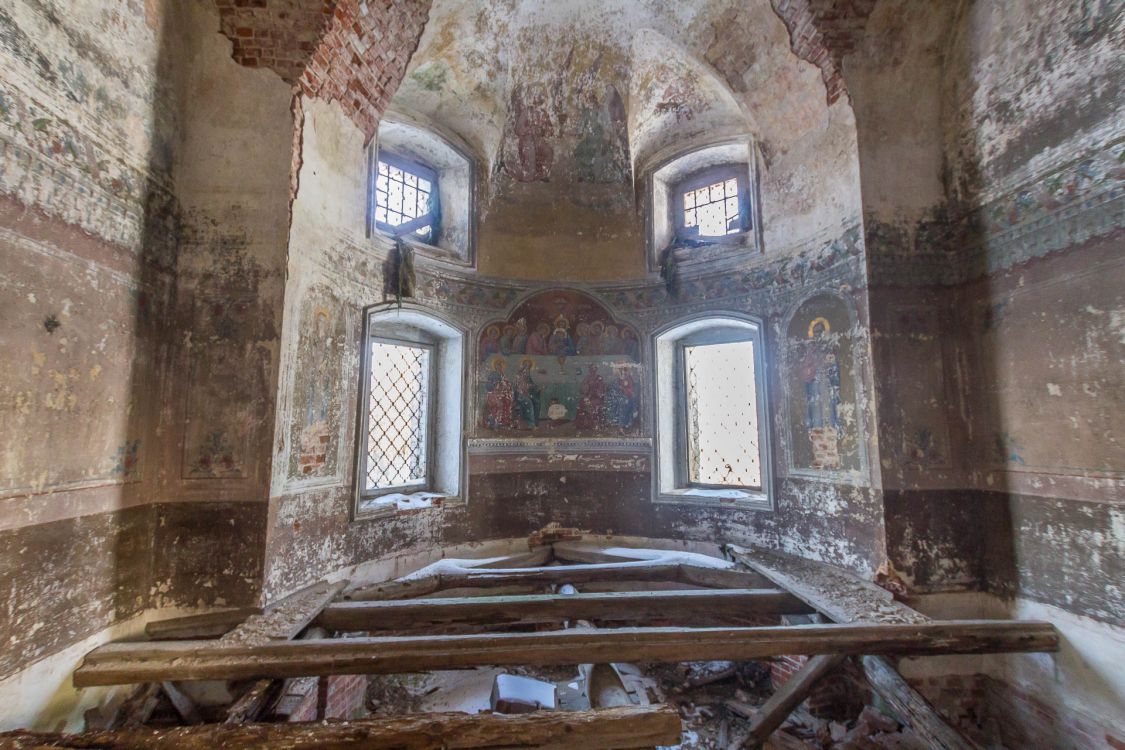 Церковь Воскресения Христова, Остров (Гаврилов-Ямский район, Ярославская область). интерьер и убранство, Общий вид алтаря