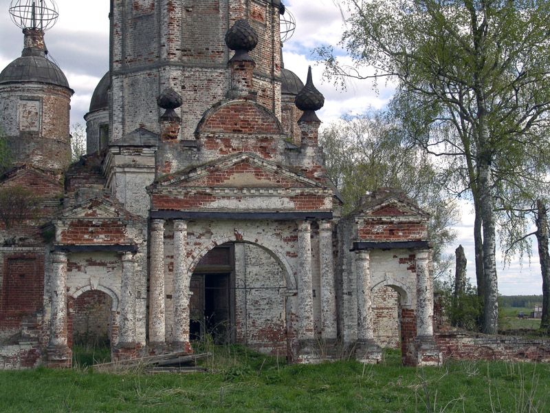 Церковь Воскресения Христова, Остров (Гаврилов-Ямский район, Ярославская область). дополнительная информация, Святые ворота