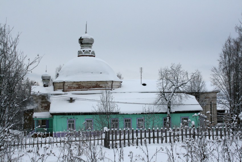 Нердва. Церковь Василия Великого. общий вид в ландшафте