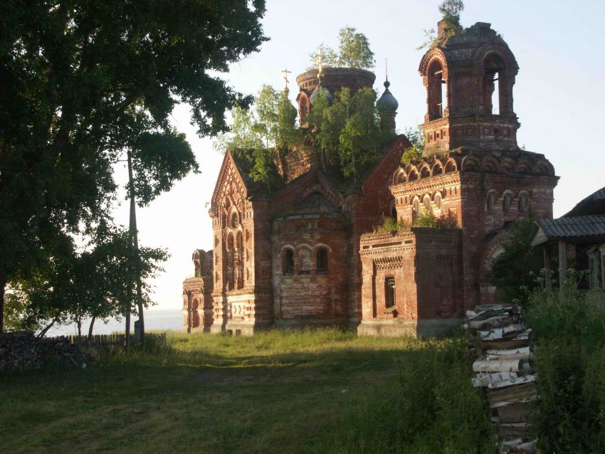 Таман. Церковь Петра и Павла (каменная). общий вид в ландшафте