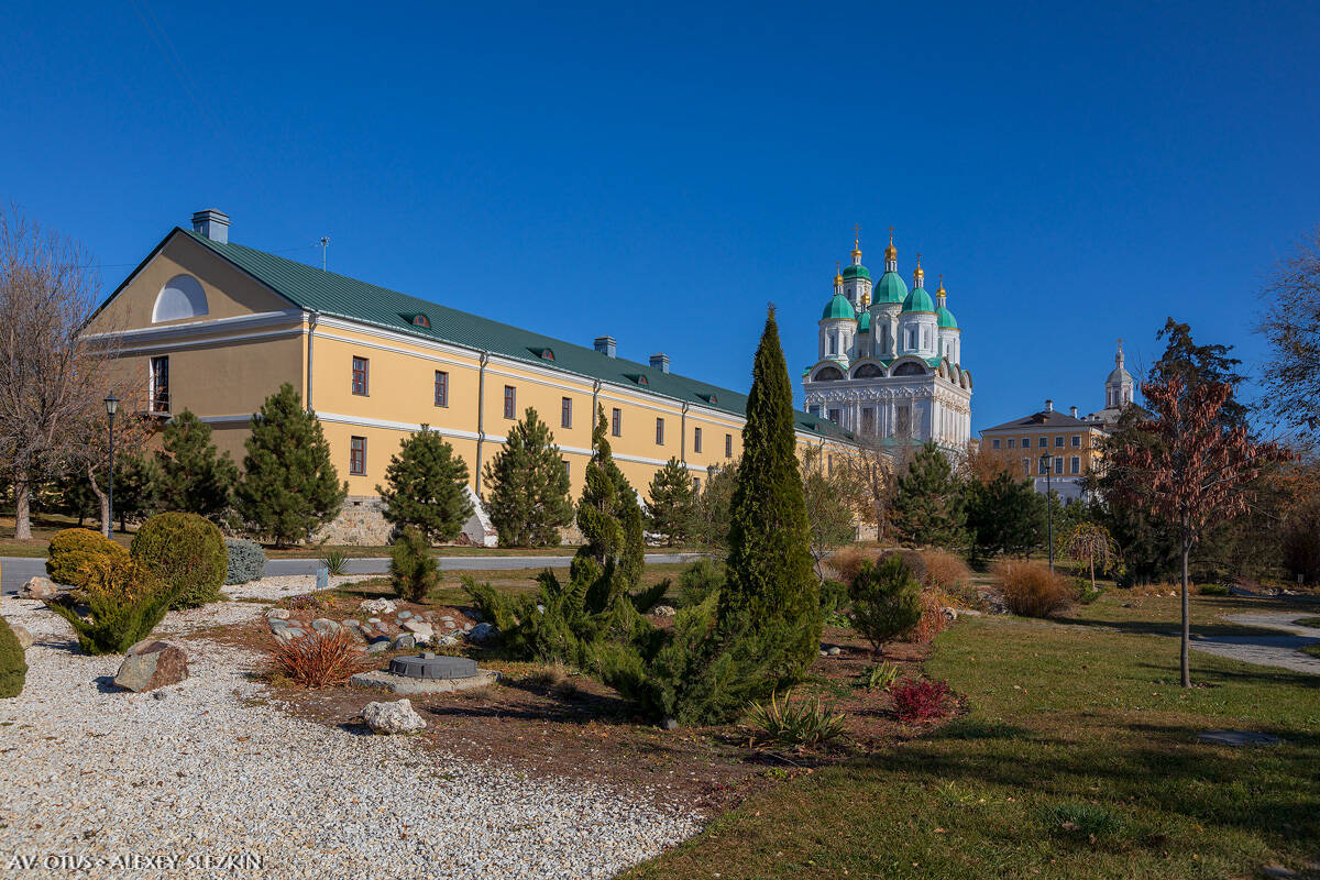 Кремль, Астрахань (Астрахань, город, Астраханская область). фасады, Митрополичьи палаты со Спасской церковью, Успенский собор