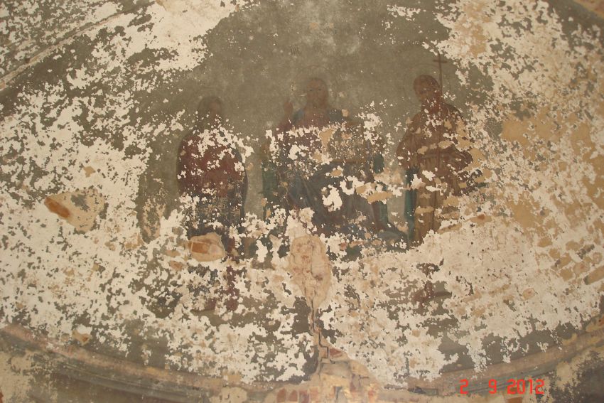 Драгуны. Церковь Михаила Архангела. интерьер и убранство, Остатки фресок со святыми