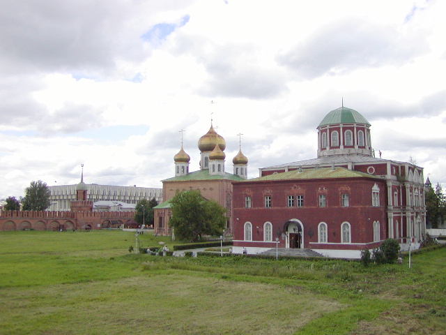 Тула. Кремль. фасады, Вид на собор с северной стены Кремля. На втором плане Собор Успения Пресвятой Богородицы.