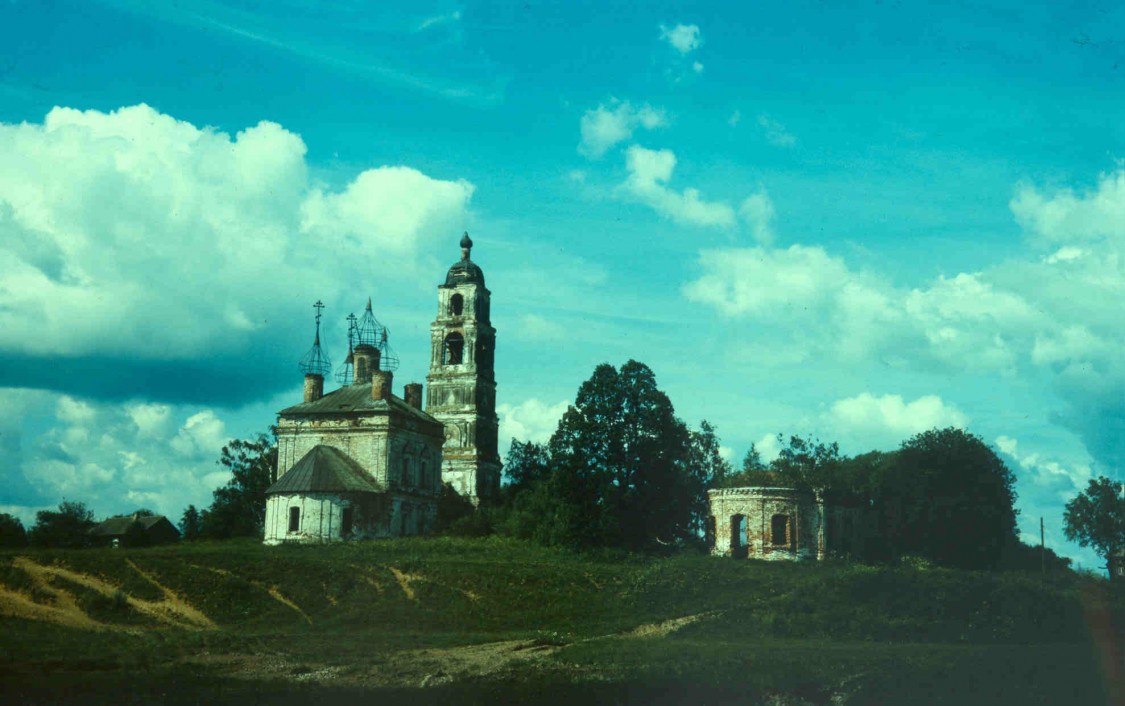 Николо-Пенье. Церковь Илии Пророка. общий вид в ландшафте, 1996