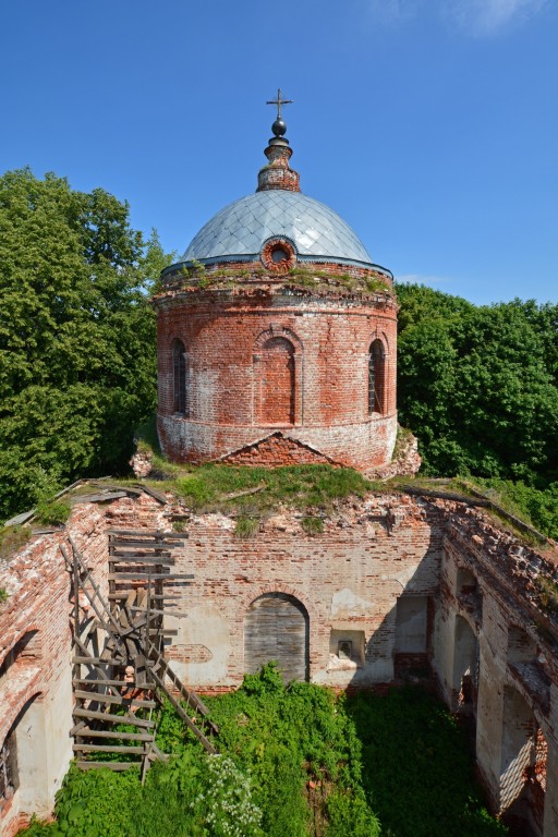 Акаево. Церковь Троицы Живоначальной. фасады, Вид с колокольни на ротонду основного объема