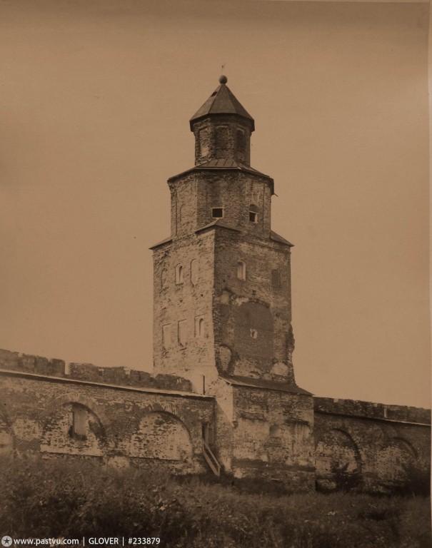Кремль, Великий Новгород (Великий Новгород, город, Новгородская область). архивная фотография, Вид на Пыточную башню (Кокуй) в Новгородском Кремле 1880—1885,Автор:И.Ф.Барщевский Направление съемки:запад. с сайта https://pastvu.com/p/233879