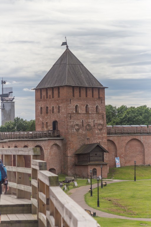 Великий Новгород. Кремль. дополнительная информация, Дворцовая башня