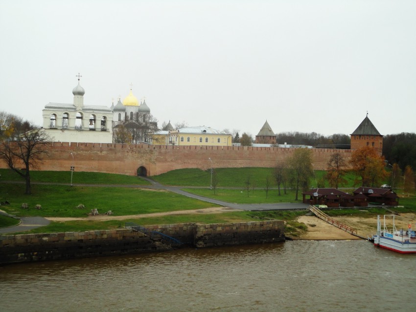 Великий Новгород. Кремль. общий вид в ландшафте